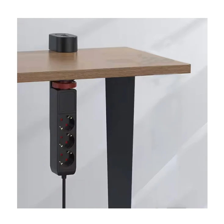 Slika 3 - Produžni razvodnik PROSTO sa 3 šuko utičnice, 2x USB + USB-C, kabl 1.5 m, prekidač i zaštita za decu. Idealno za dom i kancelariju.